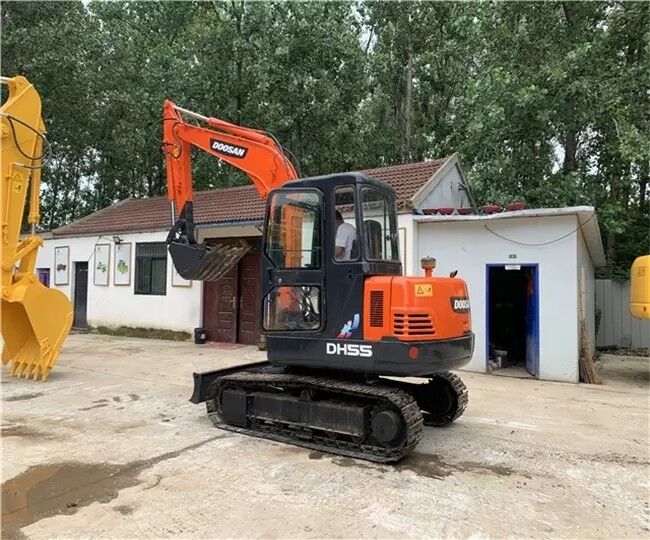 Corée Excavateur Doosan d'occasion à vendre Machinerie DH55 Jindongyu d'occasion