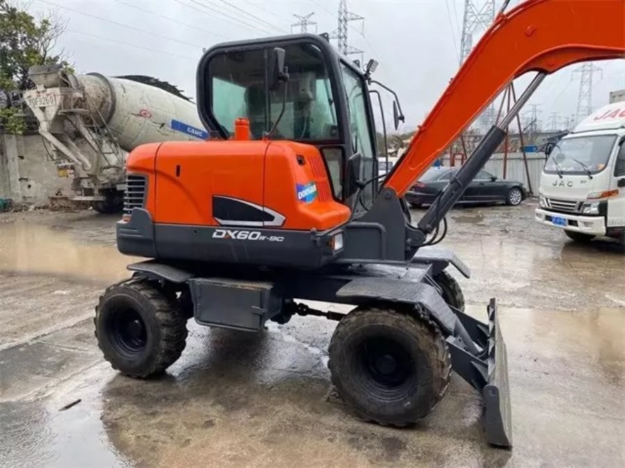 Corée Excavateur Doosan d'occasion à vendre DX60W-9C machines Jindongyu d'occasion