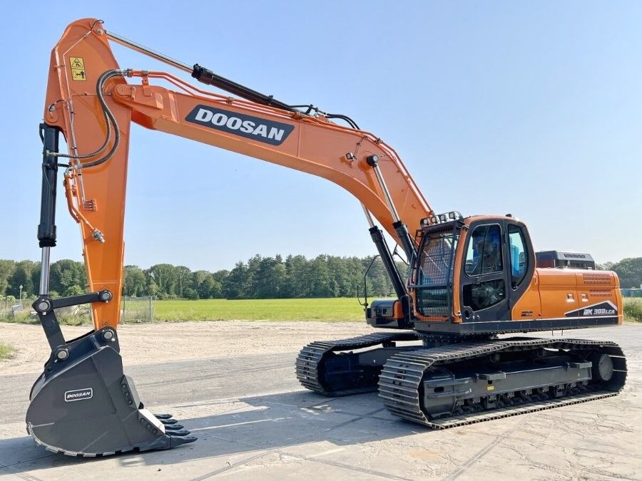 Corée Excavateur Doosan d'occasion à vendre DX300LC Machinerie Jindongyu d'occasion