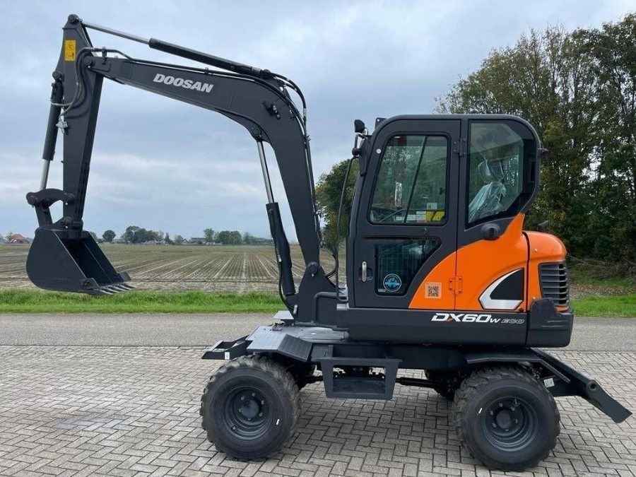 Corée Excavateur Doosan d'occasion à vendre Machinerie Jindongyu DX60W d'occasion