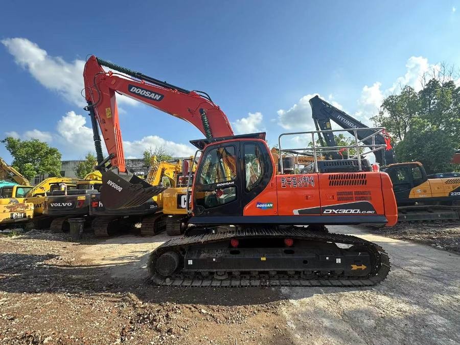 Corée Excavateur Doosan d'occasion à vendre DX300LC Machinerie Jindongyu d'occasion