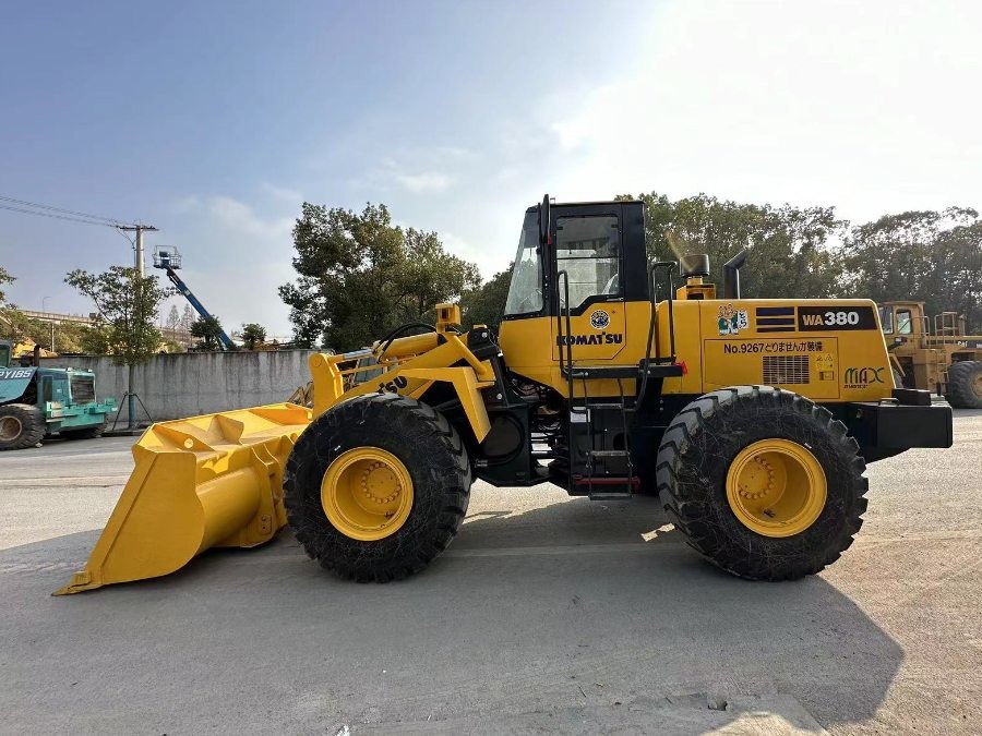Japon Vente de chargeuse Komatsu d'occasion WA380 Machinerie Jindongyu